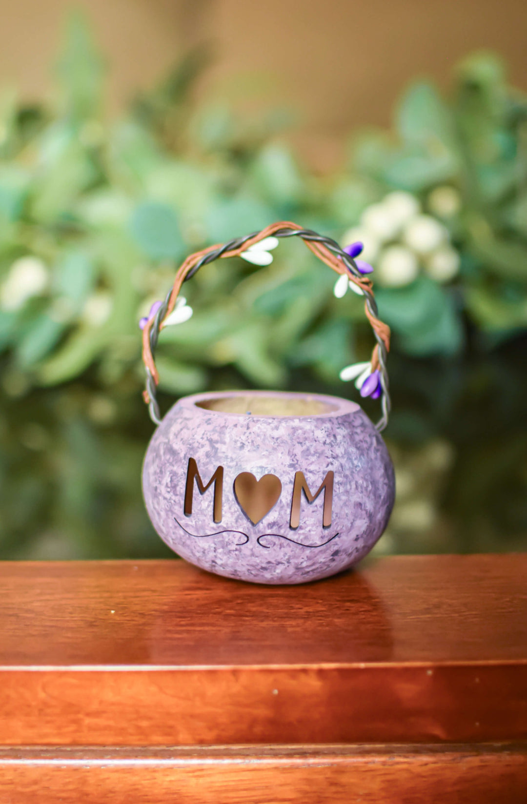 Small Mom gourd basket at Meadowbrooke Gourds