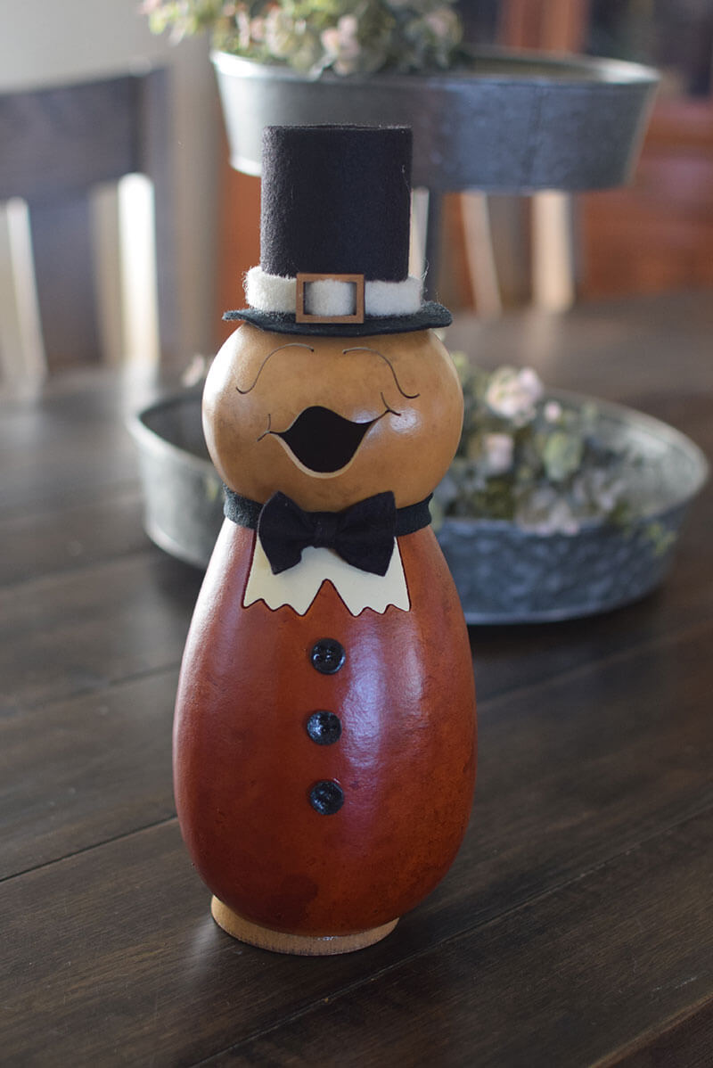 Pilgrim-Man-Gourd-Fall-Design-Meadowbrooke-Gourds