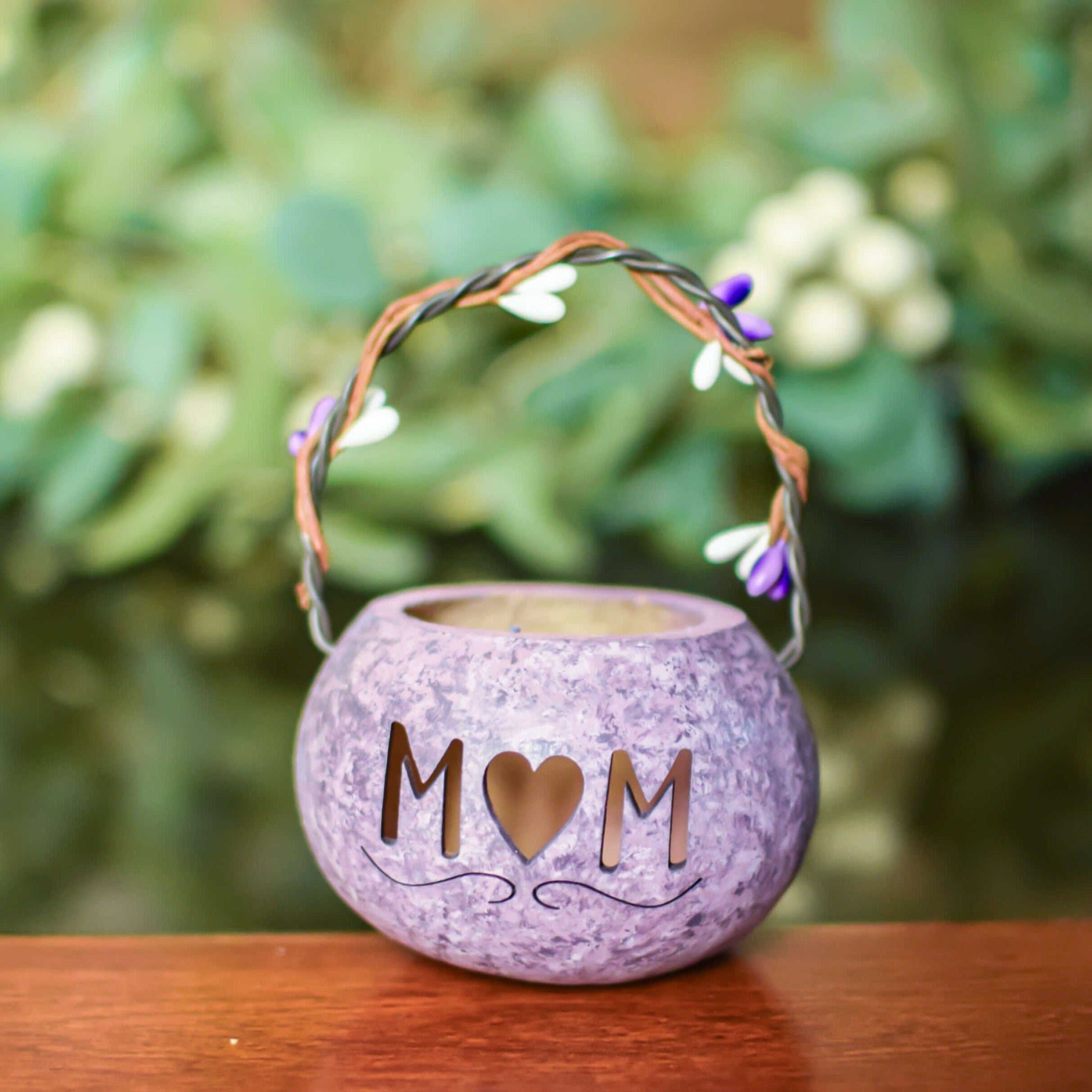 Small Mom gourd basket at Meadowbrooke Gourds