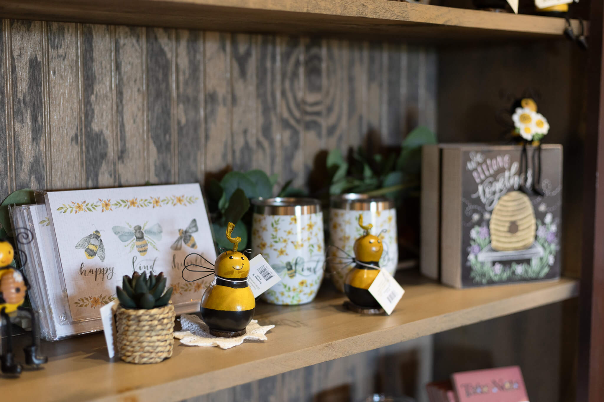 Bumble bee gourds and bee decor at Meadowbrooke Gourds