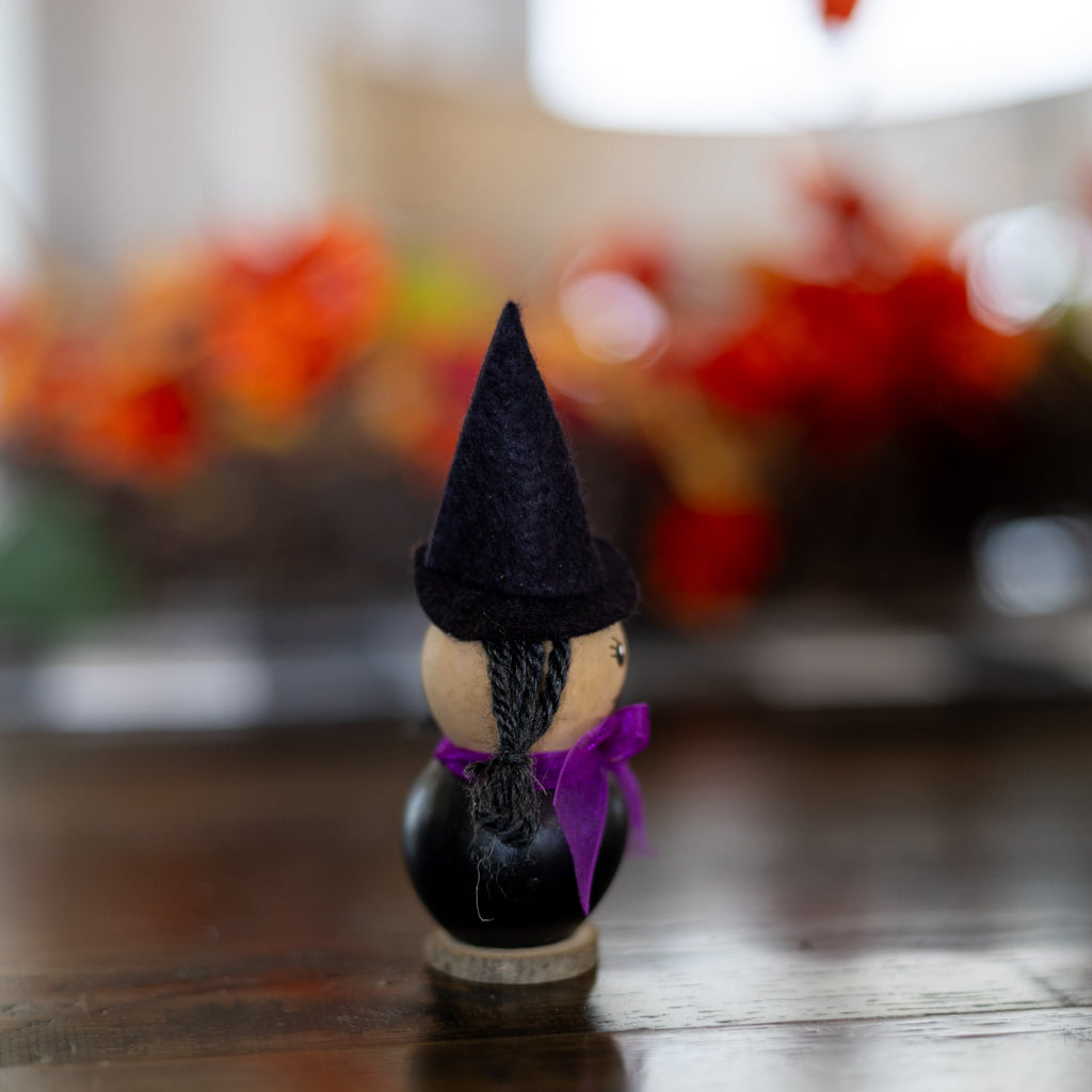Lil Cora Witch Gourd Side View at Meadowbrooke Gourds. 