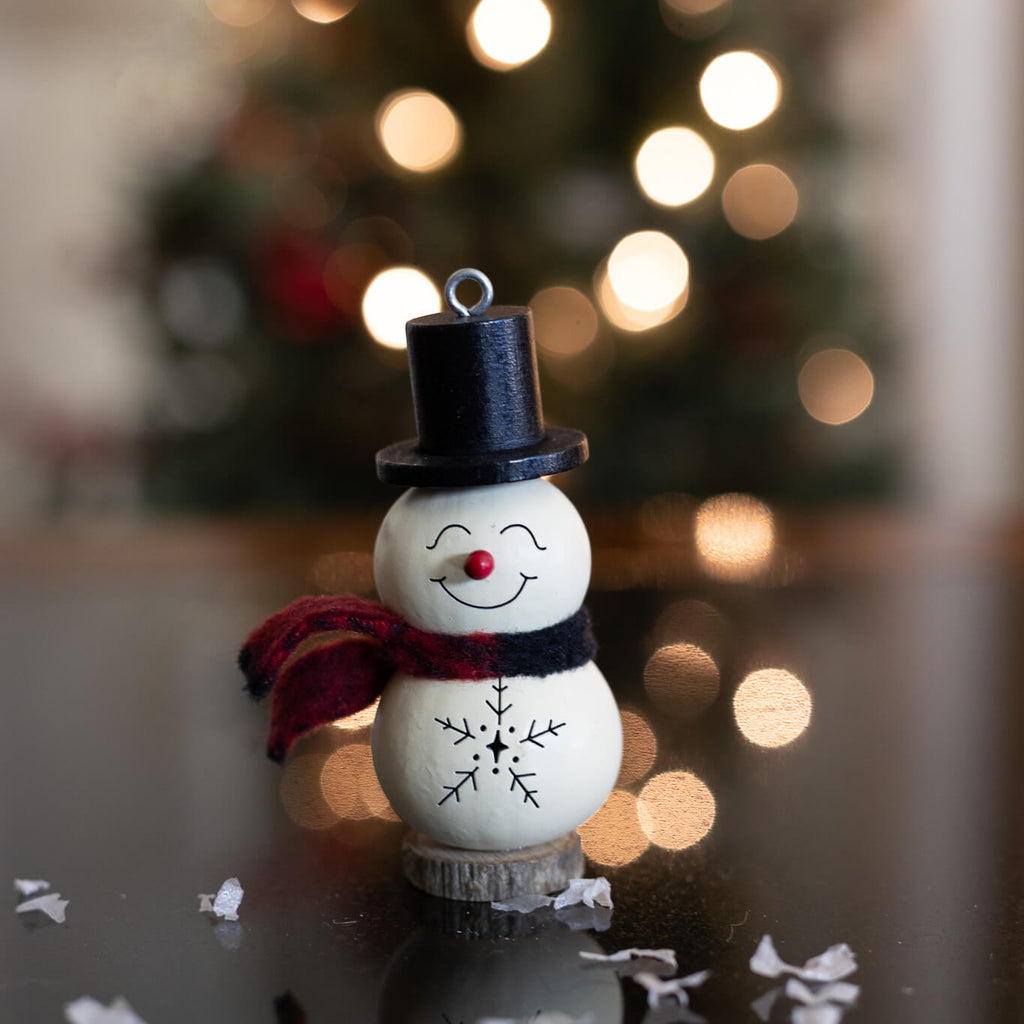 Lil Flake Snowman Gourd at Meadowbrooke Gourds. 