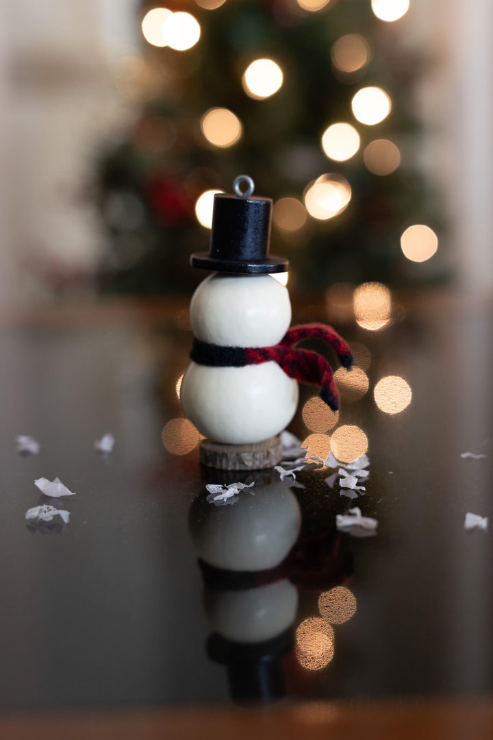 Lil Flake Snowman Gourd  Side View at Meadowbrooke Gourds. 