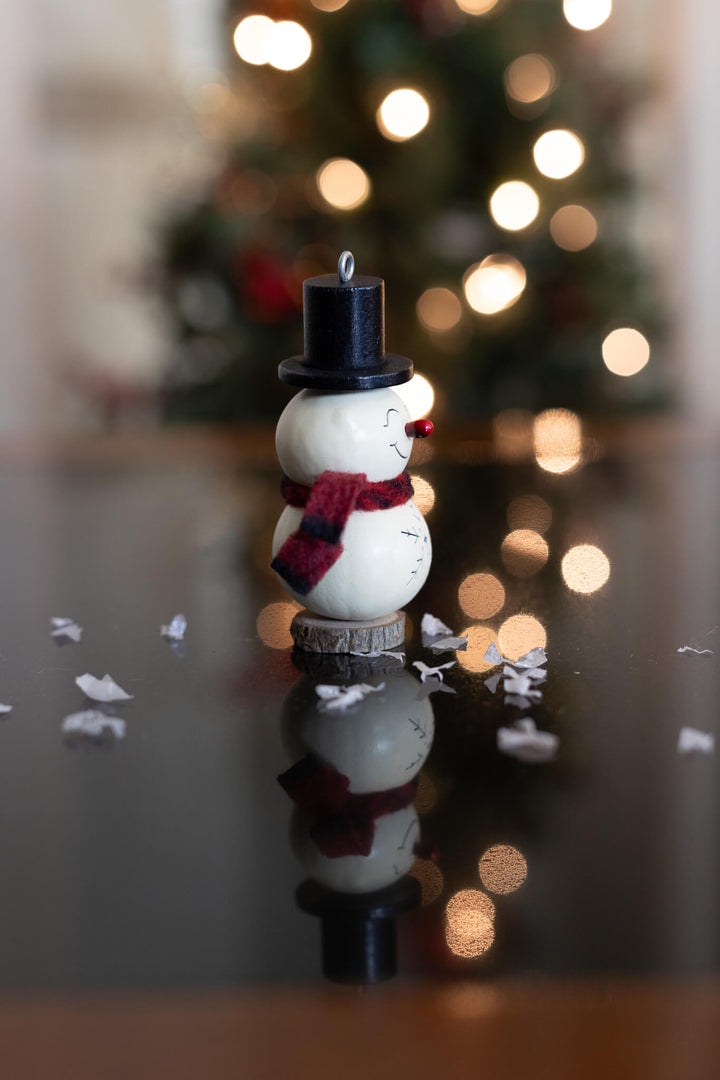 Lil Flake Snowman Gourd  Side View at Meadowbrooke Gourds. 