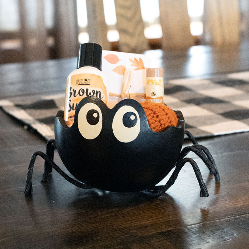 Spider Gift Basket at Meadowbrooke Gourds. 