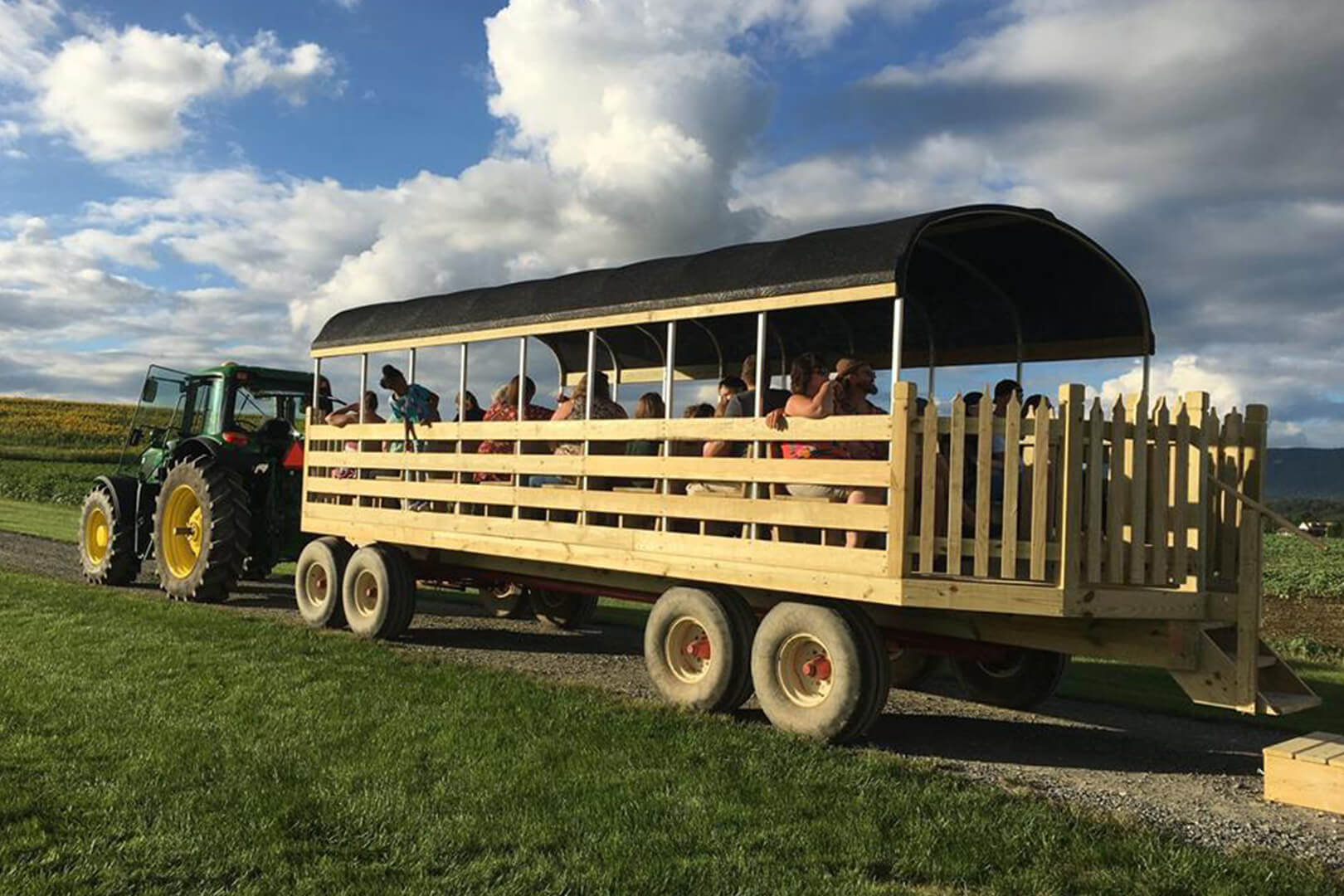 Tractor and trolley trailer
