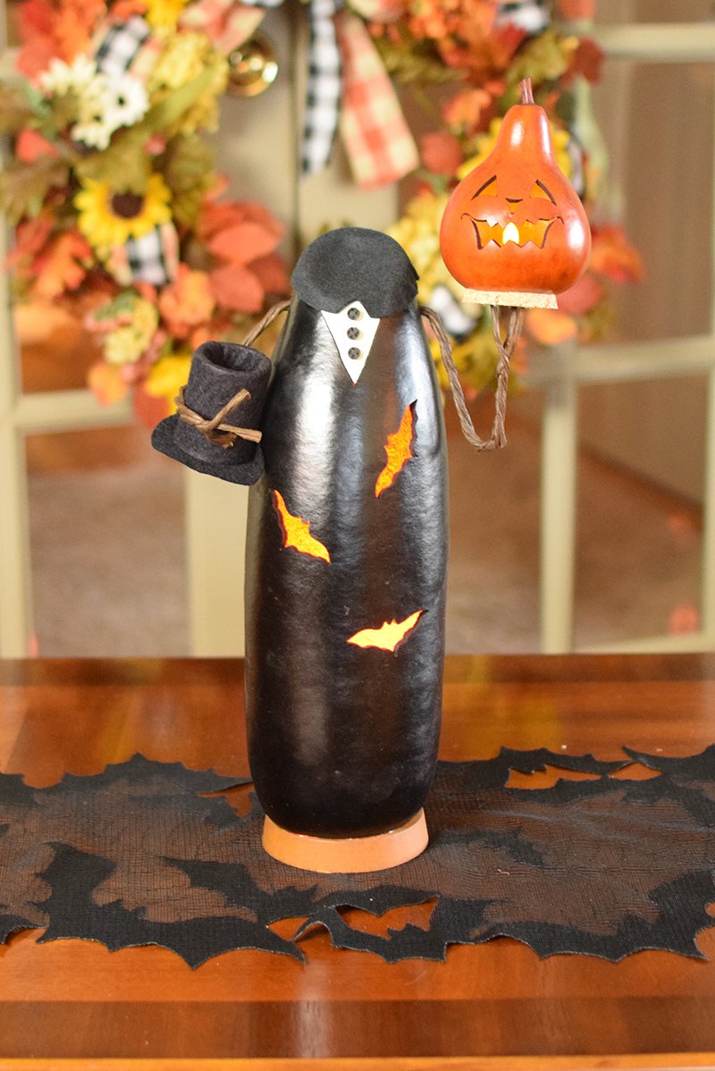 Ichabod lit gourd at Meadowbrooke Gourds