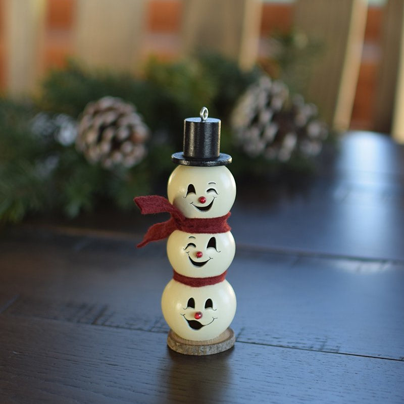 Little Blake snowman gourd at Meadowbrooke Gourds