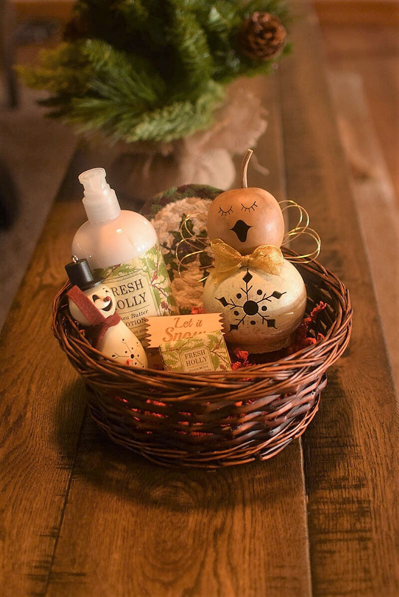 Winter Gift Basket - Julia with Holly Coaster