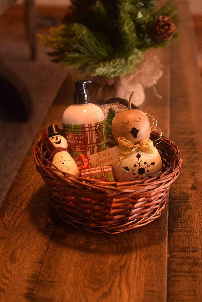 Winter Gift Basket - Julia with Tree Coaster